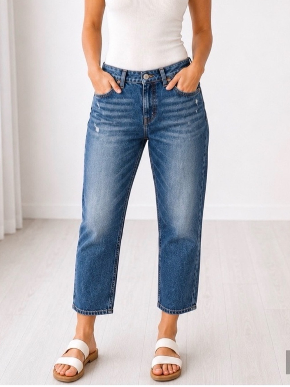 Classic  Cropped Blue Jeans - Women